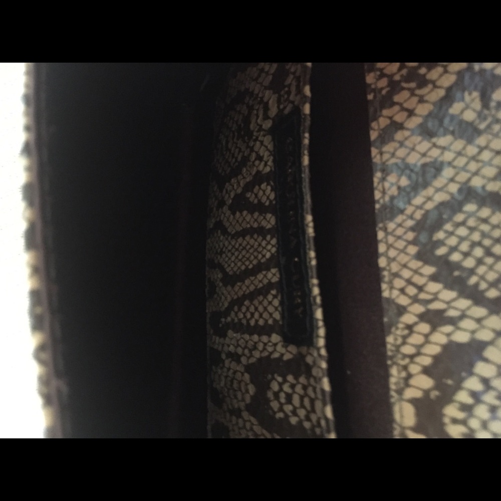 Snake Pattern Clutch - Picture 5 of 5